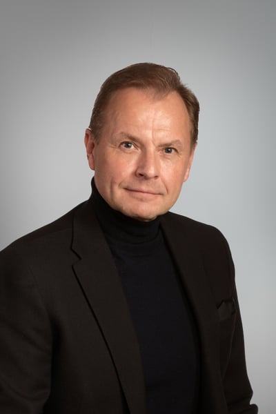 Veli-Matti Parkkonen Rosqvist_grey bg